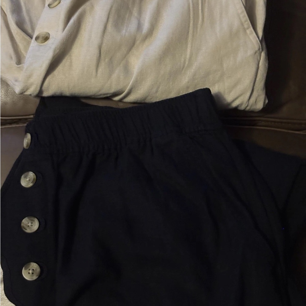 LOFT Women's Black and Cream Buttoned Trousers